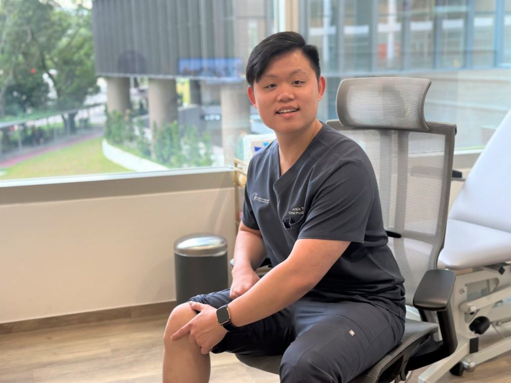 podiatrist showing his knee with osgood schlatter disease