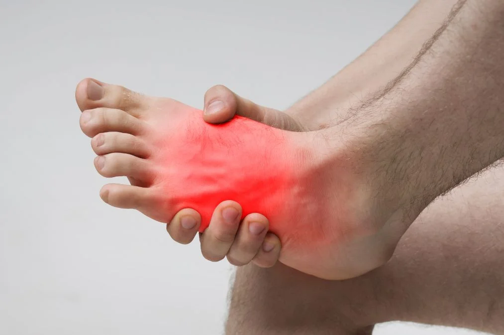 Pain on top of foot causes