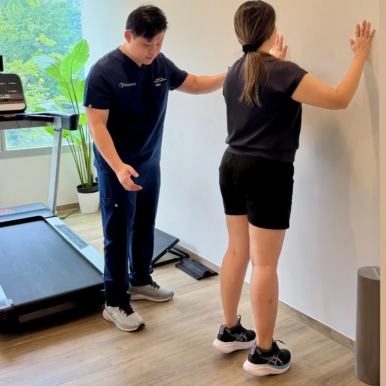 Podiatrist in Singapore guiding on heel pain rehabilitation