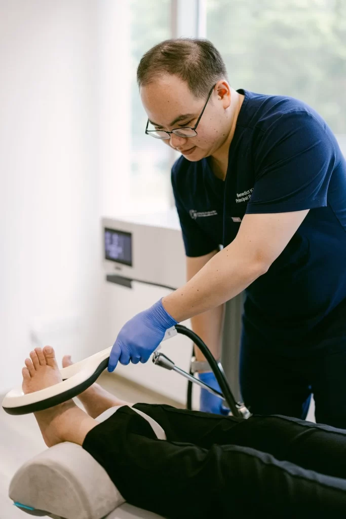 Podiatrist in Singapore providing heel pain treatment using electromagnetic therapy