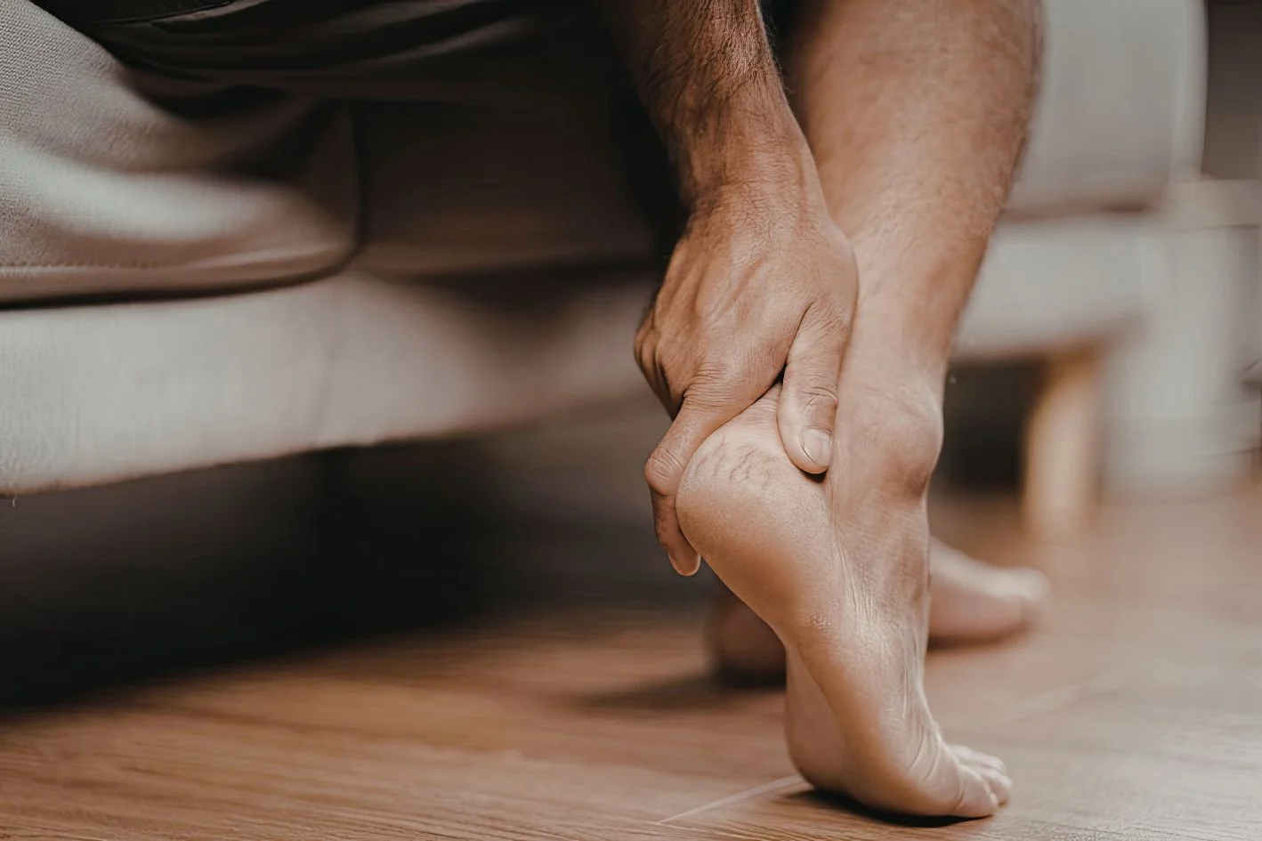 休息后脚部疼痛的人