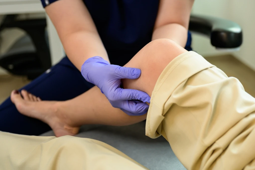 Managing Kneecap Dislocation and Patellar Instability Symptoms, Causes, and Treatment at Straits Podiatry